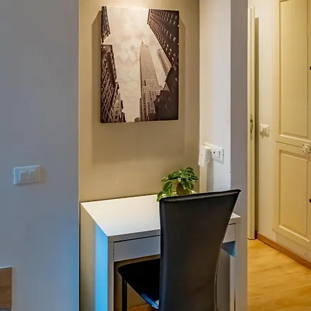 Palestro Apartment *
